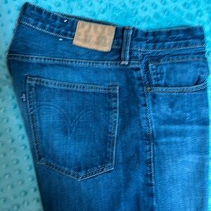Levi’s. Size W33 L34. “Made & Crafted. Cutter Relaxed.